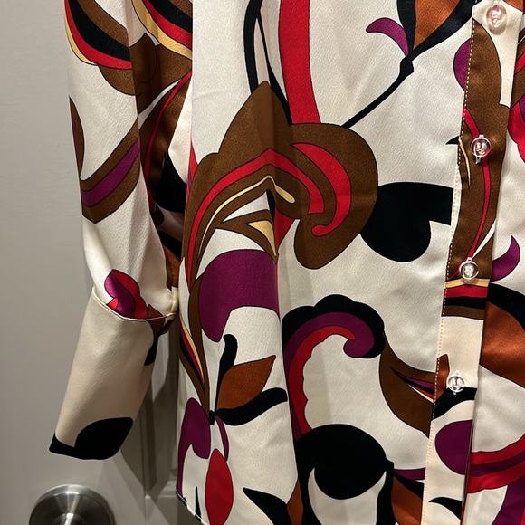 T TAHARI Oversized Blouse, Mixed Print, Long Sleeve, Clear Buttons, Size Medium - Picture 5 of 12